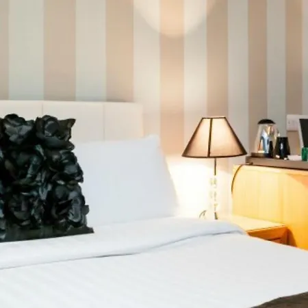 Amberley House By Thekeycollections