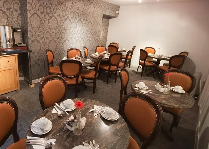 Amberley House By Thekeycollections 3*