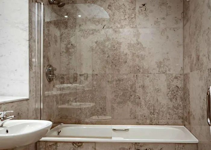 Amberley House By Thekeycollections Dublín