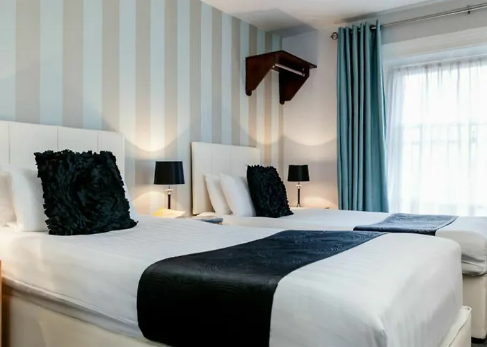 Amberley House By Thekeycollections