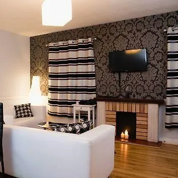 Amberley House By Thekeycollections 3*