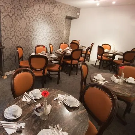 Amberley House By Thekeycollections 3*