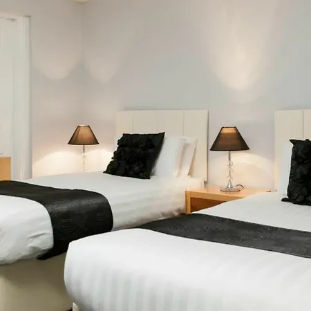 Amberley House By Thekeycollections 3*