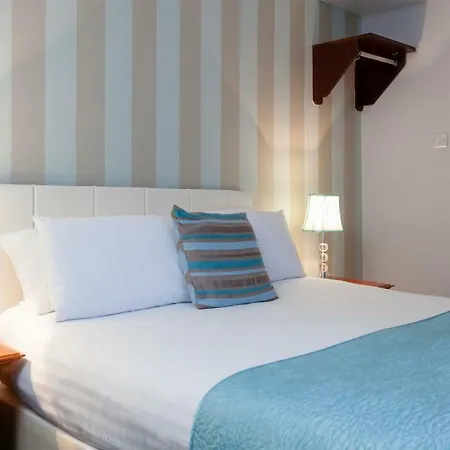 Amberley House By Thekeycollections