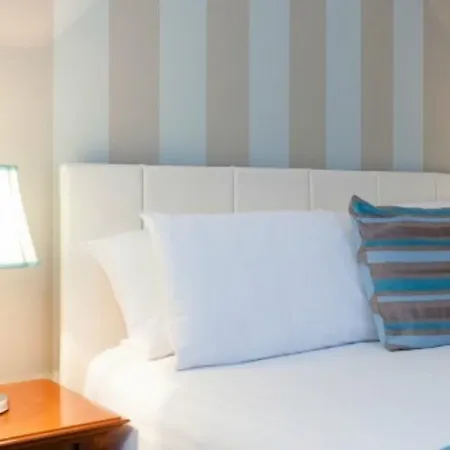 Amberley House By Thekeycollections 3*