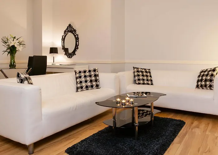 Amberley House By Thekeycollections 3*