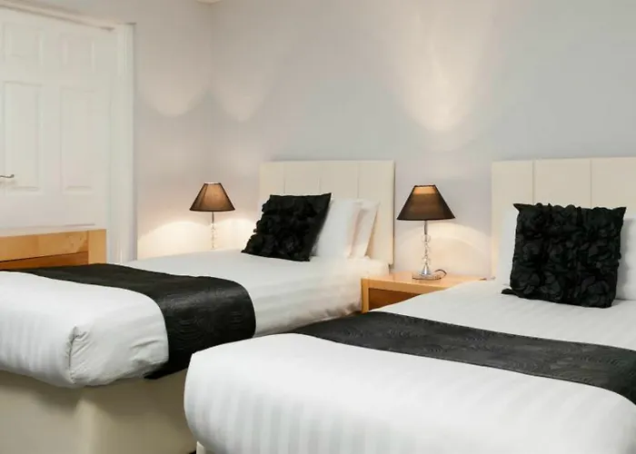 Amberley House By Thekeycollections 3*